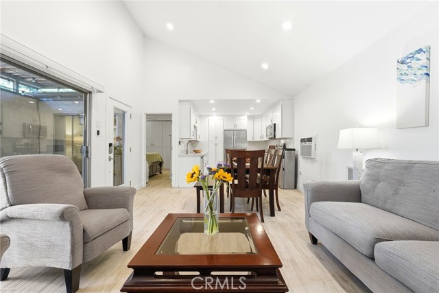 Detail Gallery Image 4 of 30 For 7890 E Spring St 10g,  Long Beach,  CA 90815 - 1 Beds | 1 Baths