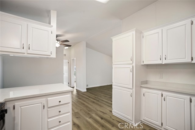 Detail Gallery Image 13 of 37 For 8250 Lankershim Blvd #33,  North Hollywood,  CA 91605 - 3 Beds | 2 Baths