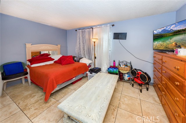 Detail Gallery Image 3 of 10 For 11830 Terra Bella St, Sylmar,  CA 91342 - 3 Beds | 2 Baths