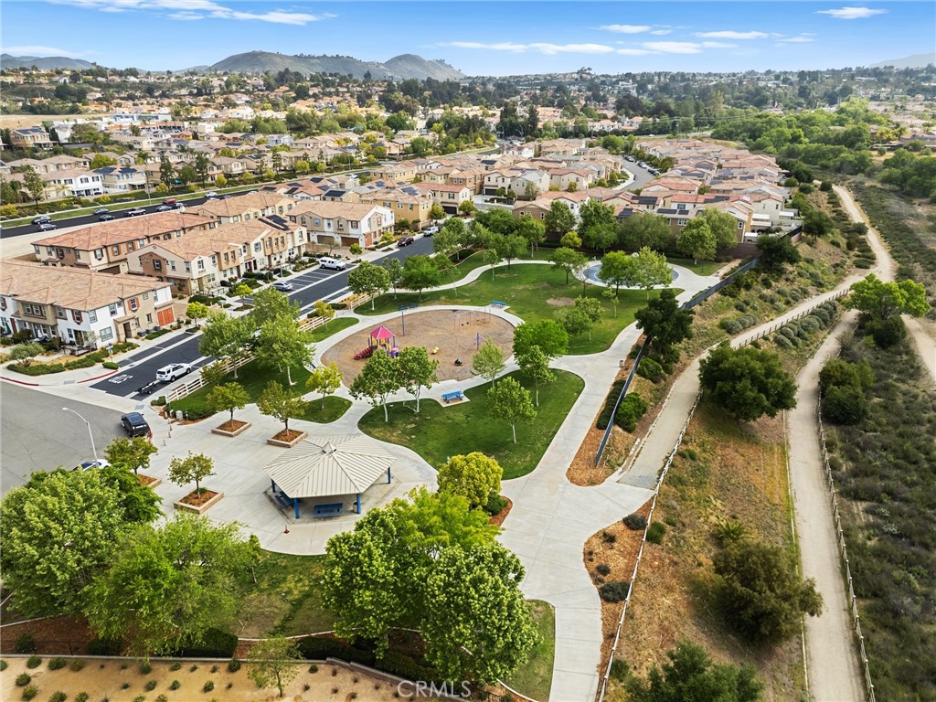 https://media.crmls.org/medias/ab24045e-0173-470e-97c2-a3b1285473c1.jpg?preset=X-Large