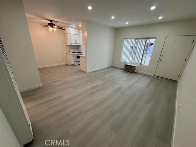 Detail Gallery Image 3 of 10 For 580 W Stocker St #8,  Glendale,  CA 91202 - 2 Beds | 1 Baths