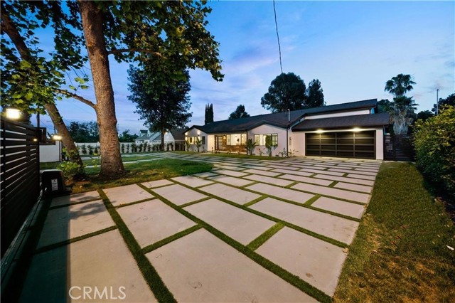 5702 Lubao Avenue, Woodland Hills CA: https://media.crmls.org/medias/ab259182-1e6b-42ad-b475-d57802517ff6.jpg