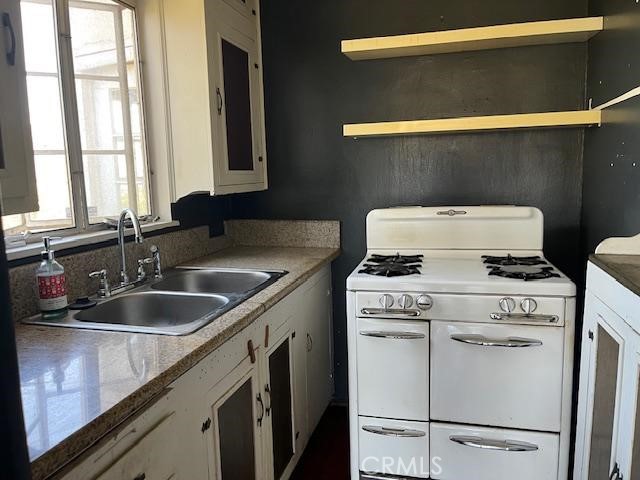 3124 Goodview Trail, Los Angeles CA: https://media.crmls.org/medias/ab267b20-7831-4137-8e61-f29157b6f0de.jpg