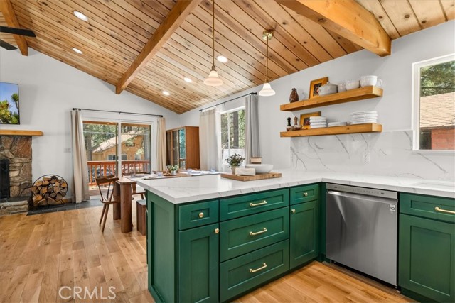 Detail Gallery Image 11 of 33 For 33340 Wild Cherry Dr, Green Valley Lake,  CA 92341 - 4 Beds | 3 Baths