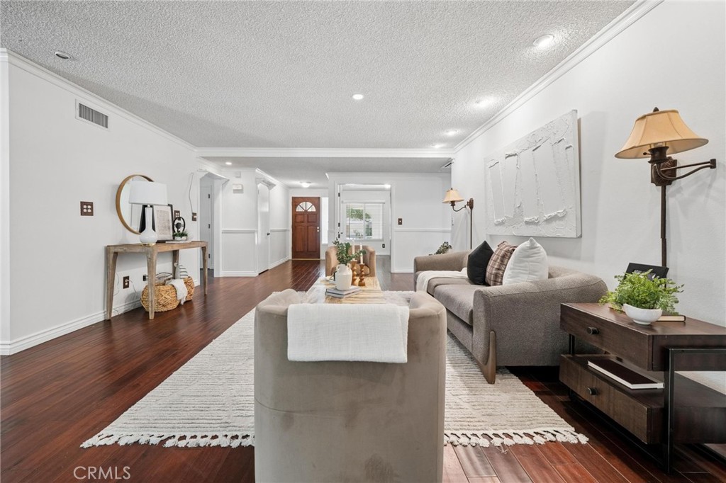 https://media.crmls.org/medias/ab26fa9f-4f45-40f3-a92d-e043ff56ce2d.jpg?preset=X-Large