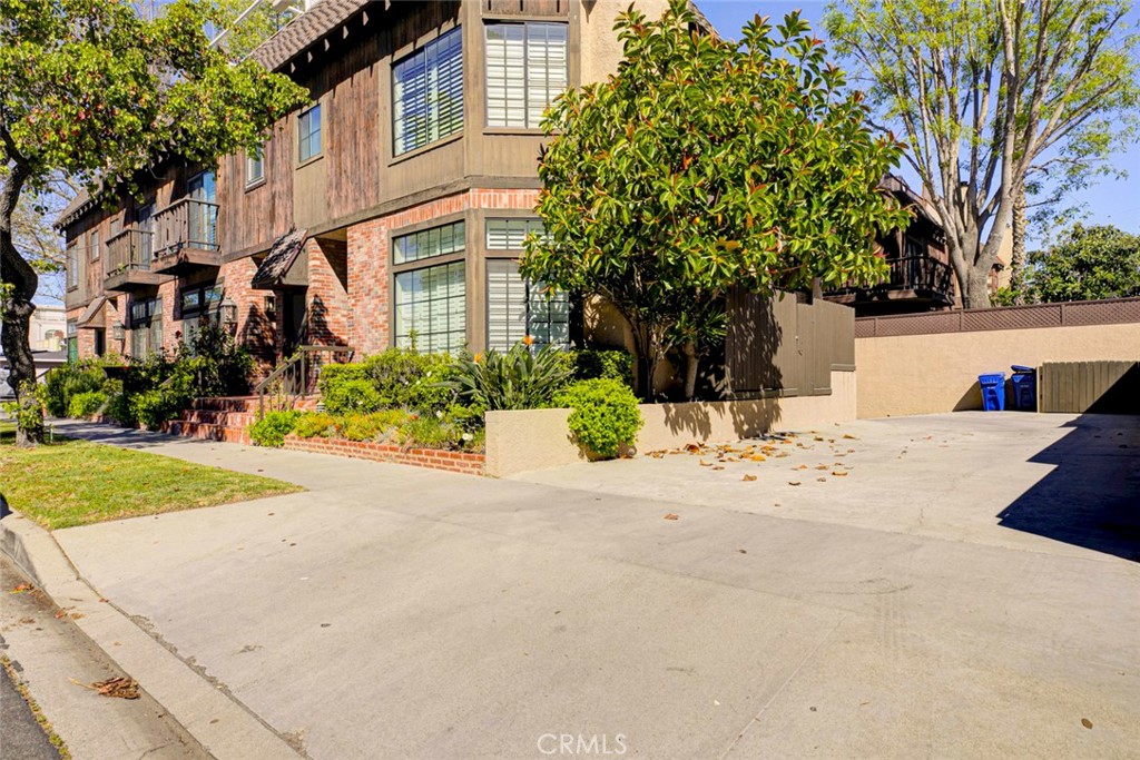 https://media.crmls.org/medias/ab27a6c9-4c5b-48b1-aa16-4aaa4f416398.jpg?preset=X-Large