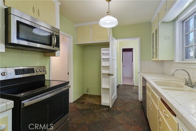Detail Gallery Image 14 of 35 For 3159 Redwood, Riverside,  CA 92501 - 3 Beds | 2 Baths