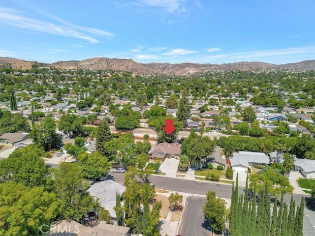 24017 Sylvan Street, Woodland Hills CA: https://media.crmls.org/medias/ab285f90-0c9f-4436-b6c6-7704663e8c04.jpg