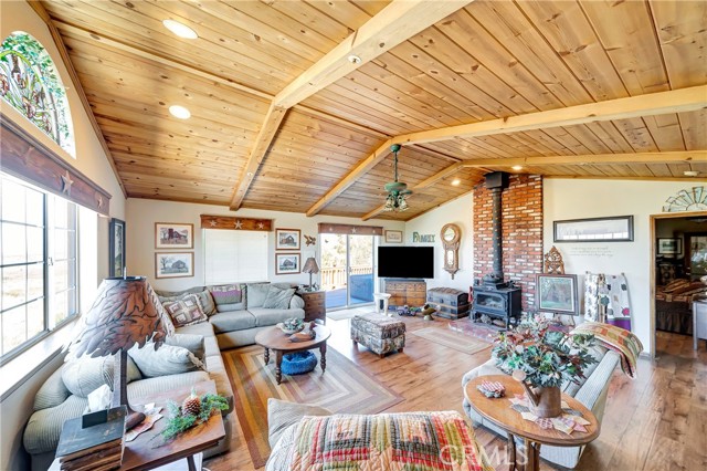 11720 Honeybee Lane, Juniper Hills CA: https://media.crmls.org/medias/ab291b78-55a3-4d9a-a868-d53548bb9a43.jpg
