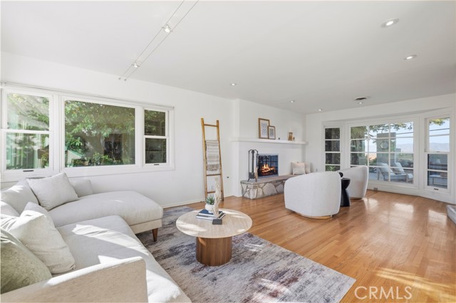 Detail Gallery Image 3 of 74 For 8615 Skyline Dr, Los Angeles,  CA 90046 - 3 Beds | 3 Baths