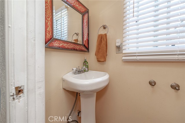 Detail Gallery Image 1 of 1 For 2122 Lime Ave, Long Beach,  CA 90806 - 3 Beds | 1/1 Baths