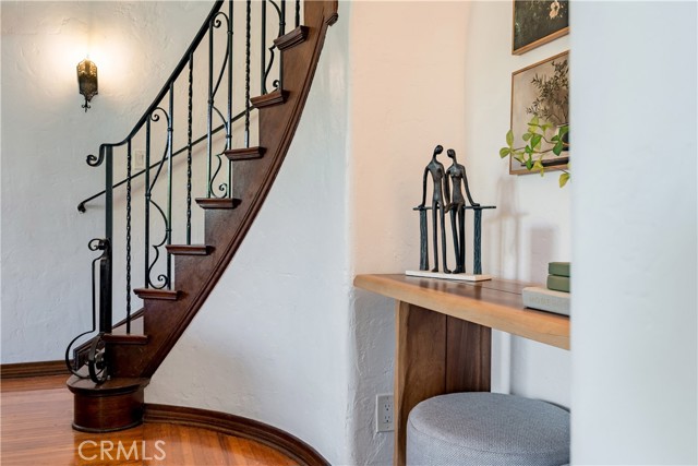 Detail Gallery Image 7 of 33 For 34 Ximeno Avenue, Long Beach,  CA 90803 - 4 Beds | 1/1 Baths