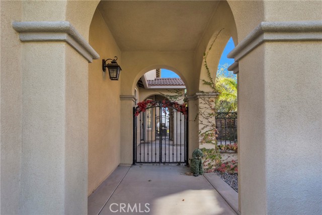 Detail Gallery Image 4 of 66 For 16959 Broken Rock Ct, Riverside,  CA 92503 - 4 Beds | 3/1 Baths