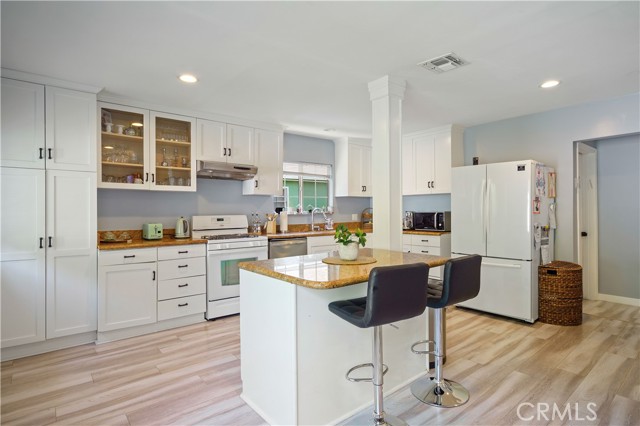 Detail Gallery Image 16 of 48 For 6916 Claire Ave, Reseda,  CA 91335 - 4 Beds | 3 Baths