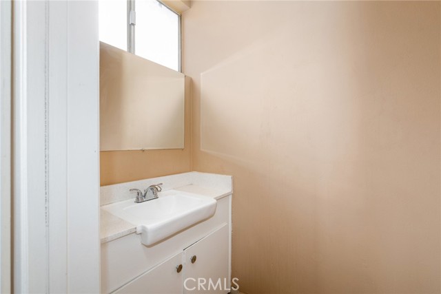 Detail Gallery Image 13 of 19 For 17931 Devonshire St #24,  Northridge,  CA 91325 - 2 Beds | 1/1 Baths