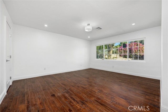 Detail Gallery Image 22 of 52 For 1800 Country Club Dr, Bakersfield,  CA 93306 - 5 Beds | 3 Baths