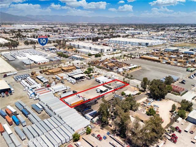 10566 Calabash Avenue, Fontana CA: https://media.crmls.org/medias/ab3044d3-9b45-49db-83e8-c4f910fef91d.jpg