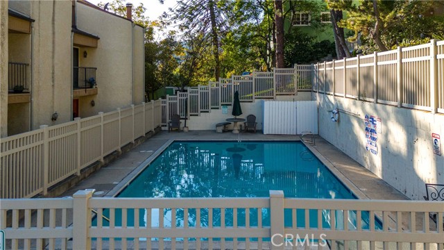 Detail Gallery Image 6 of 37 For 1881 Alpha Rd #8,  Glendale,  CA 91208 - 2 Beds | 3 Baths