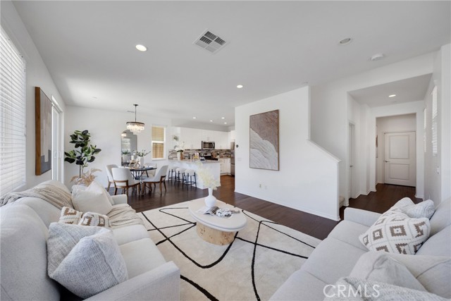 13450 Prosperity Place, Garden Grove CA: https://media.crmls.org/medias/ab311d73-fe5a-487f-8ee0-ff94e8e2b59e.jpg