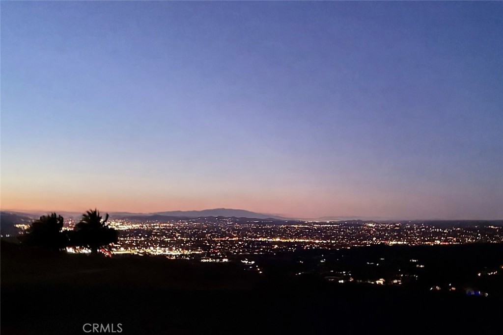 https://media.crmls.org/medias/ab3174e1-8e39-4c73-8b7f-a85a84e6e6c6.jpg?preset=X-Large