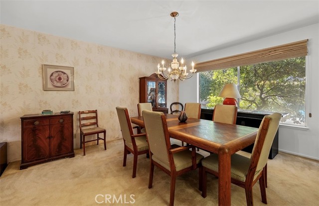 5340 Edgeware Drive, Calabasas CA: https://media.crmls.org/medias/ab32213a-6bc8-4a77-acf3-a0350f54e3b2.jpg