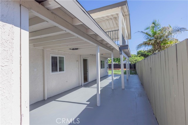 2122 W 10th Street, Santa Ana CA: https://media.crmls.org/medias/ab340284-ef5e-4e3f-9d15-92e7bc6f517f.jpg