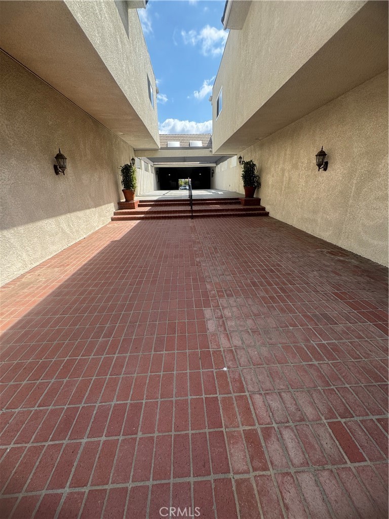 https://media.crmls.org/medias/ab3495cd-3e5d-4c81-8d08-338794efb00e.jpg?preset=X-Large