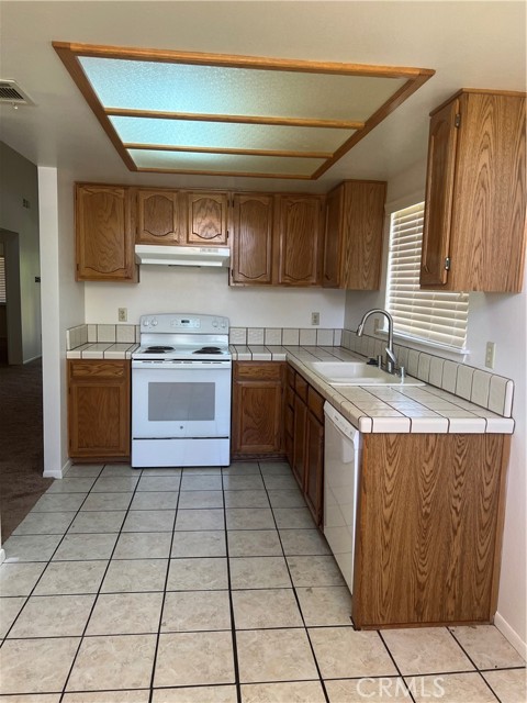 Detail Gallery Image 3 of 8 For 19139 Elm Dr, Apple Valley,  CA 92308 - 2 Beds | 2 Baths
