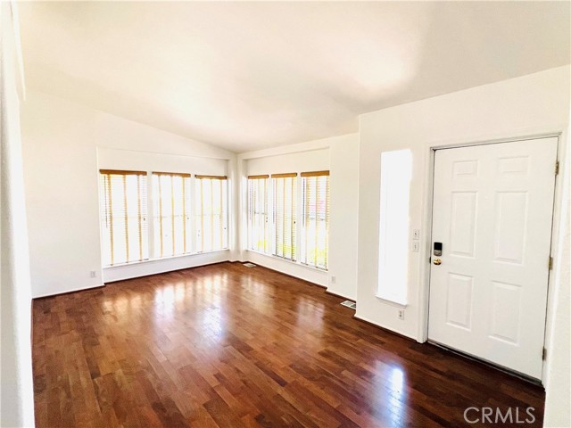 38445 Via Taffia, Murrieta CA: https://media.crmls.org/medias/ab36df74-d0df-4be2-98df-f55686a392b3.jpg