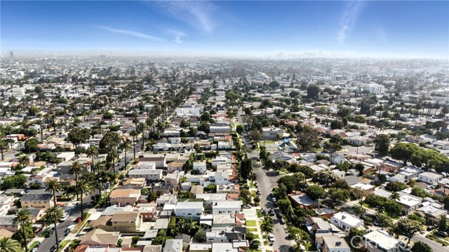 3031 3033 Vineyard Avenue, Los Angeles CA: https://media.crmls.org/medias/ab37a978-8eb6-4858-932a-9b4e00f8a73b.jpg