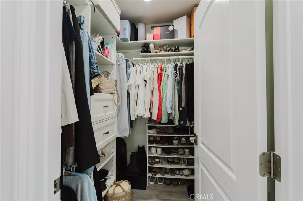 https://media.crmls.org/medias/ab382f2f-51b9-4f67-910d-ea2329d9fcc3.jpg?preset=X-Large