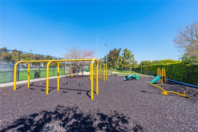 4 Santa Cruz Court, Manhattan Beach CA: https://media.crmls.org/medias/ab38ae2b-8cbd-40d1-b06d-92239651575c.jpg