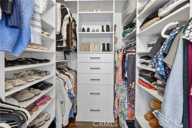 Detail Gallery Image 31 of 46 For 5240 Yarmouth #4,  Encino,  CA 91316 - 3 Beds | 3 Baths