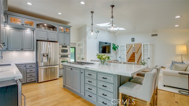 Detail Gallery Image 4 of 57 For 22914 Gershwin Dr, Woodland Hills,  CA 91364 - 5 Beds | 4/1 Baths