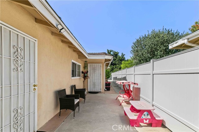17533 Raymer Street, Sherwood Forest CA: https://media.crmls.org/medias/ab398a18-8ce1-41bf-bf66-c1bf877a2e87.jpg