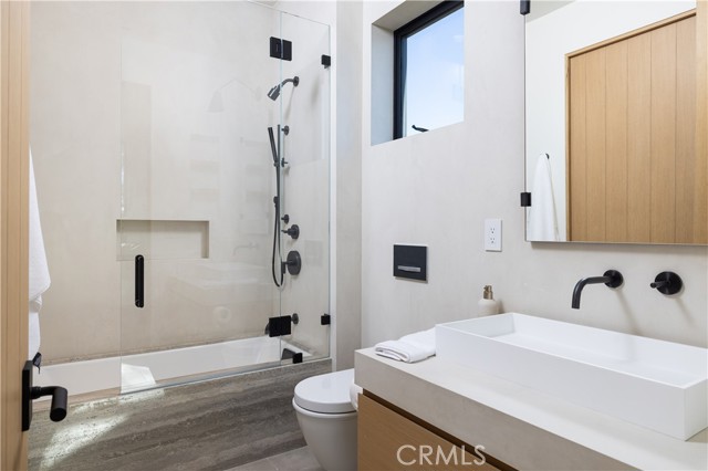 Detail Gallery Image 31 of 48 For 2100 Windward Ln, Newport Beach,  CA 92660 - 5 Beds | 5/3 Baths