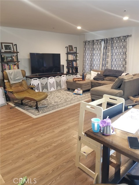 Detail Gallery Image 9 of 16 For 426 N Maryland Ave #103,  Glendale,  CA 91206 - 2 Beds | 2 Baths