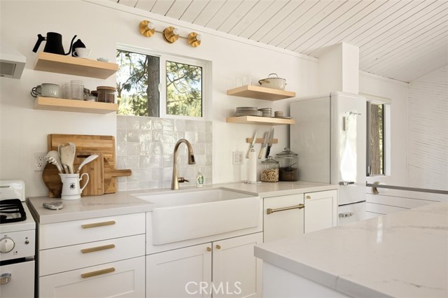 26277 Alpine Lane, Twin Peaks CA: https://media.crmls.org/medias/ab3ceb80-5ba4-4b78-b45f-124f6f476b15.jpg
