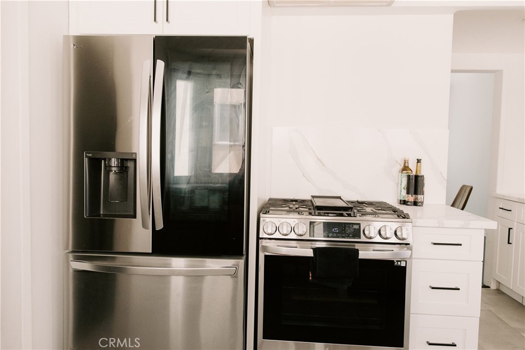 https://media.crmls.org/medias/ab3d1504-da61-475f-a63a-60e82a21d7e6.jpg?preset=X-Large