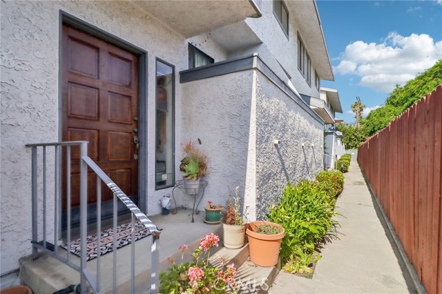 Detail Gallery Image 1 of 36 For 33 Eastern Ave #5,  Pasadena,  CA 91107 - 2 Beds | 2/1 Baths