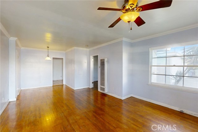 Detail Gallery Image 24 of 32 For 11233 Victory Bld, North Hollywood,  CA 91606 - – Beds | – Baths