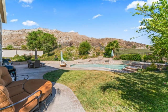 Detail Gallery Image 7 of 63 For 15520 Megan Dr, Canyon Country,  CA 91387 - 5 Beds | 4 Baths