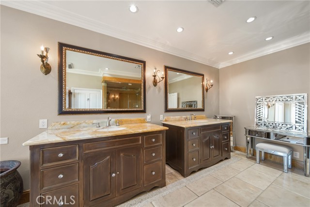 Detail Gallery Image 29 of 57 For 24762 Calvert St, Woodland Hills,  CA 91367 - 4 Beds | 4 Baths