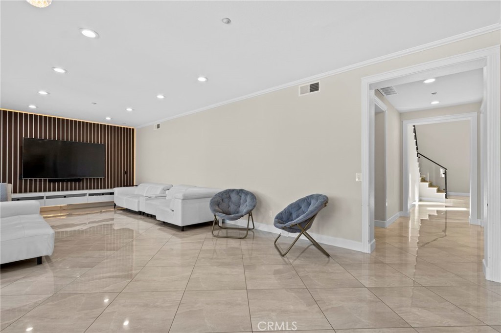 https://media.crmls.org/medias/ab405bcf-bee2-4965-ba41-53b78a60154c.jpg?preset=X-Large