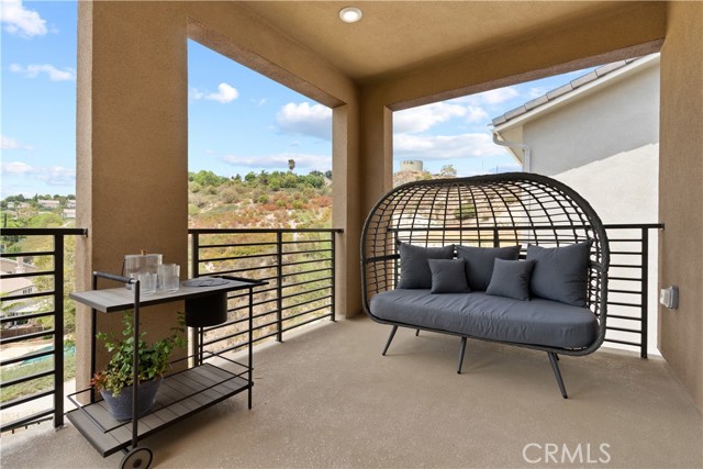 Detail Gallery Image 8 of 14 For 23787 Orange Blossom Dr, Newhall,  CA 91321 - 3 Beds | 2/1 Baths