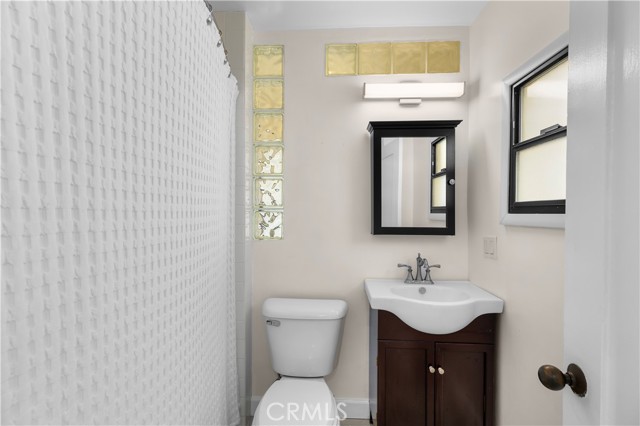 207 16th Street, Hermosa Beach CA: https://media.crmls.org/medias/ab41812b-d876-4f4a-b205-8228b9d3de84.jpg