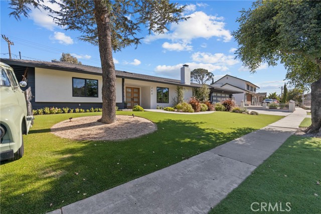 240 W Gainsborough Road, Thousand Oaks CA: https://media.crmls.org/medias/ab41a97d-4abd-4def-8283-55060f2f4b50.jpg