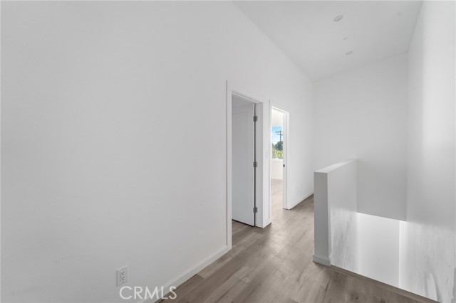 Detail Gallery Image 11 of 19 For 8514 Wilbur Ave, Northridge,  CA 91324 - 3 Beds | 3 Baths