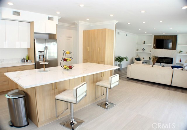 Detail Gallery Image 8 of 26 For 5514 Sylvia Ave, Tarzana,  CA 91356 - 5 Beds | 5 Baths