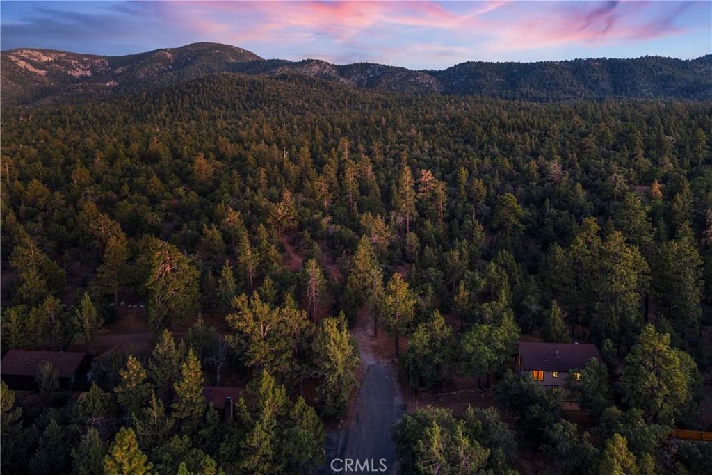 https://media.crmls.org/medias/ab43ddd9-b95f-4f1c-8fd3-2c29bd820800.jpg?preset=X-Large